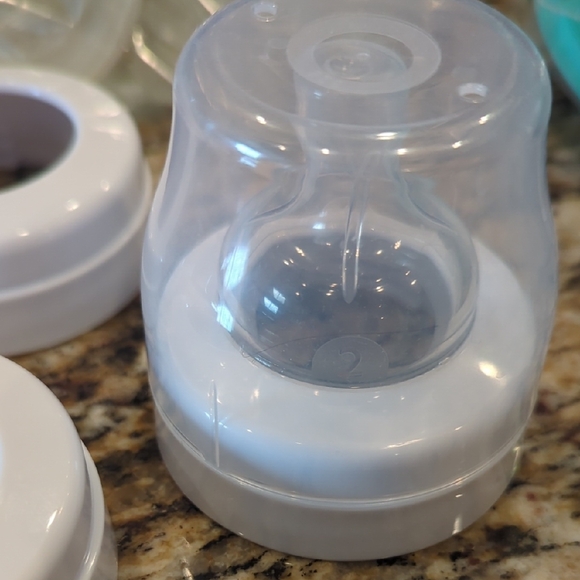 Phillips Avent Bundle Set with Anti Colic Inserts And Nipple Shield 24mm - Picture 4 of 5